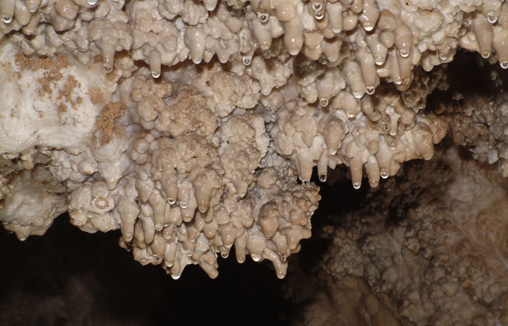 Пещера Szemlőhegy