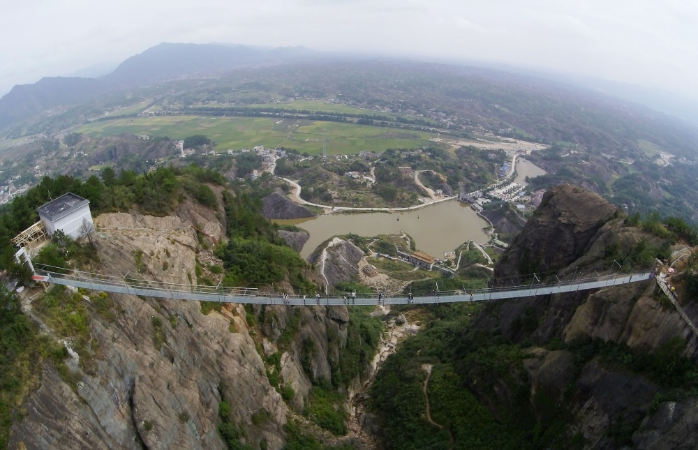 Китайский стеклянный мост